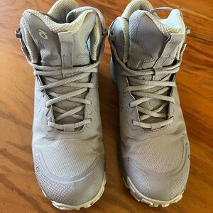 Women’s Katabatic Hiking Waterproof shoes W8.5